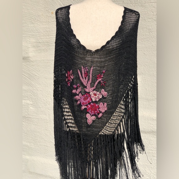 Bebe Vintage 90s Black Crocheted Poncho. Pink/Fuchsia Embroidered Flowers. OSFM - Picture 3 of 5
